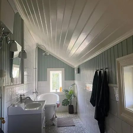 Historisk Med Klassiske Detaljer Villa Snertingdal