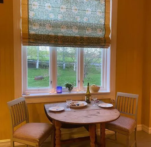Historisk Med Klassiske Detaljer * Snertingdal