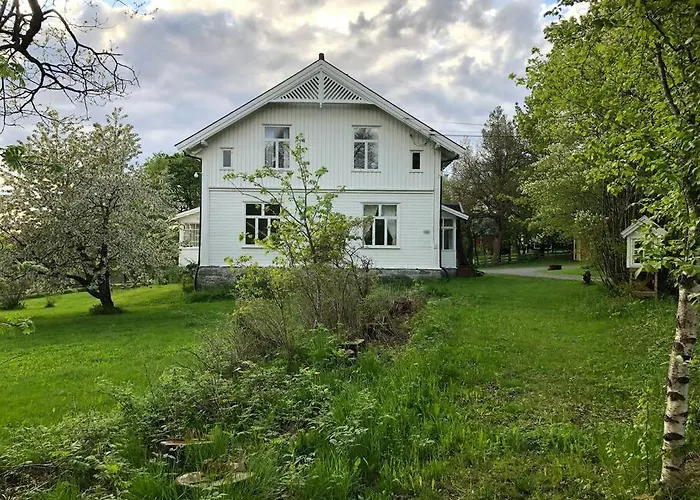 Historisk Med Klassiske Detaljer * Snertingdal